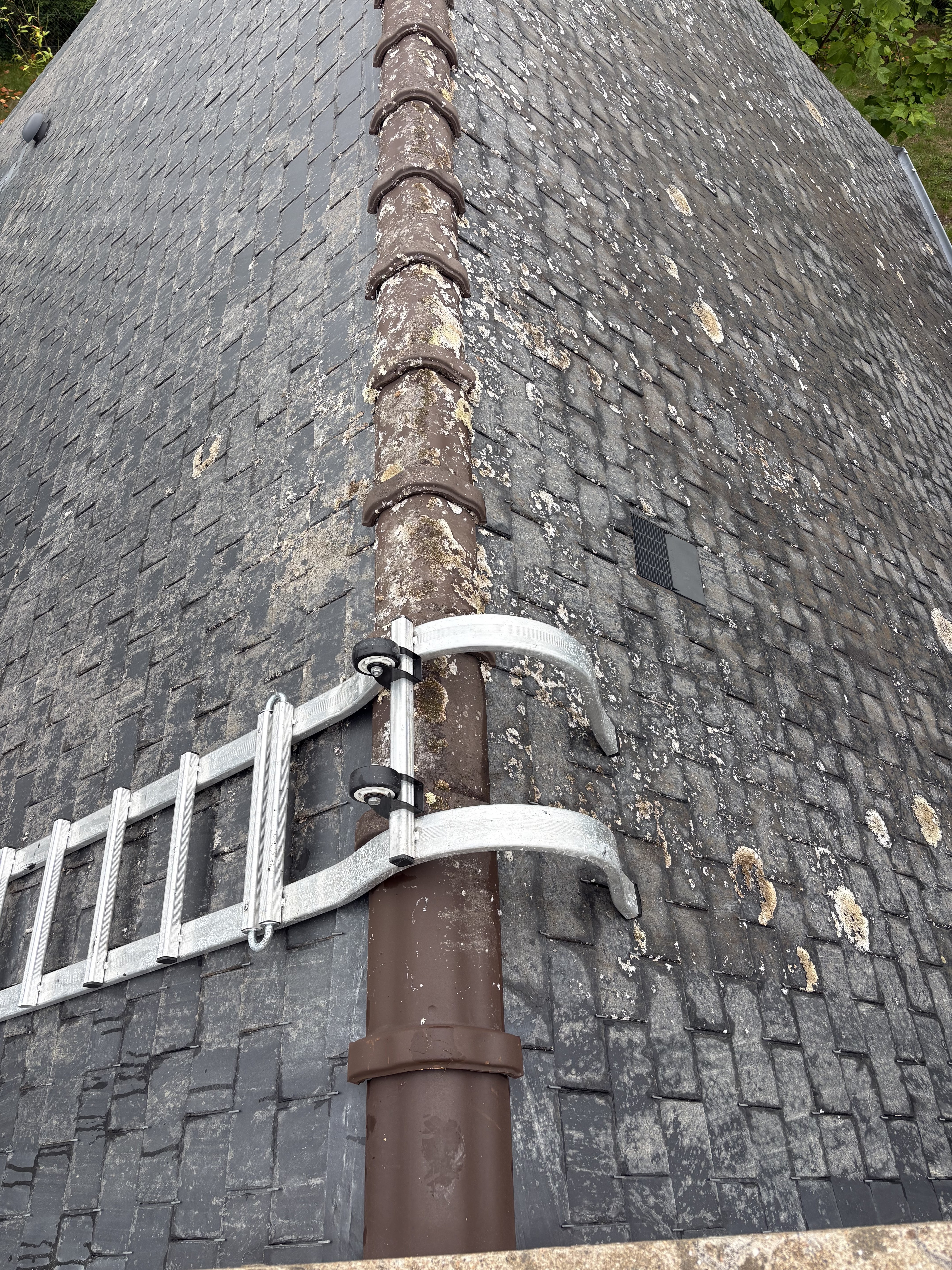 Bandeau aluminium et faîtage refait à neuf en Sud Finistère